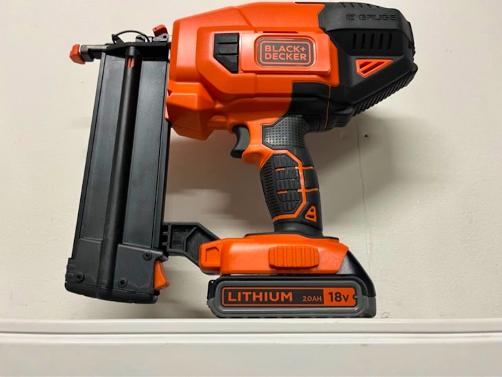 Batteridriven spik/dyckertpistol