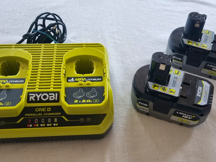 Batterier ryobi + dubbelladdare