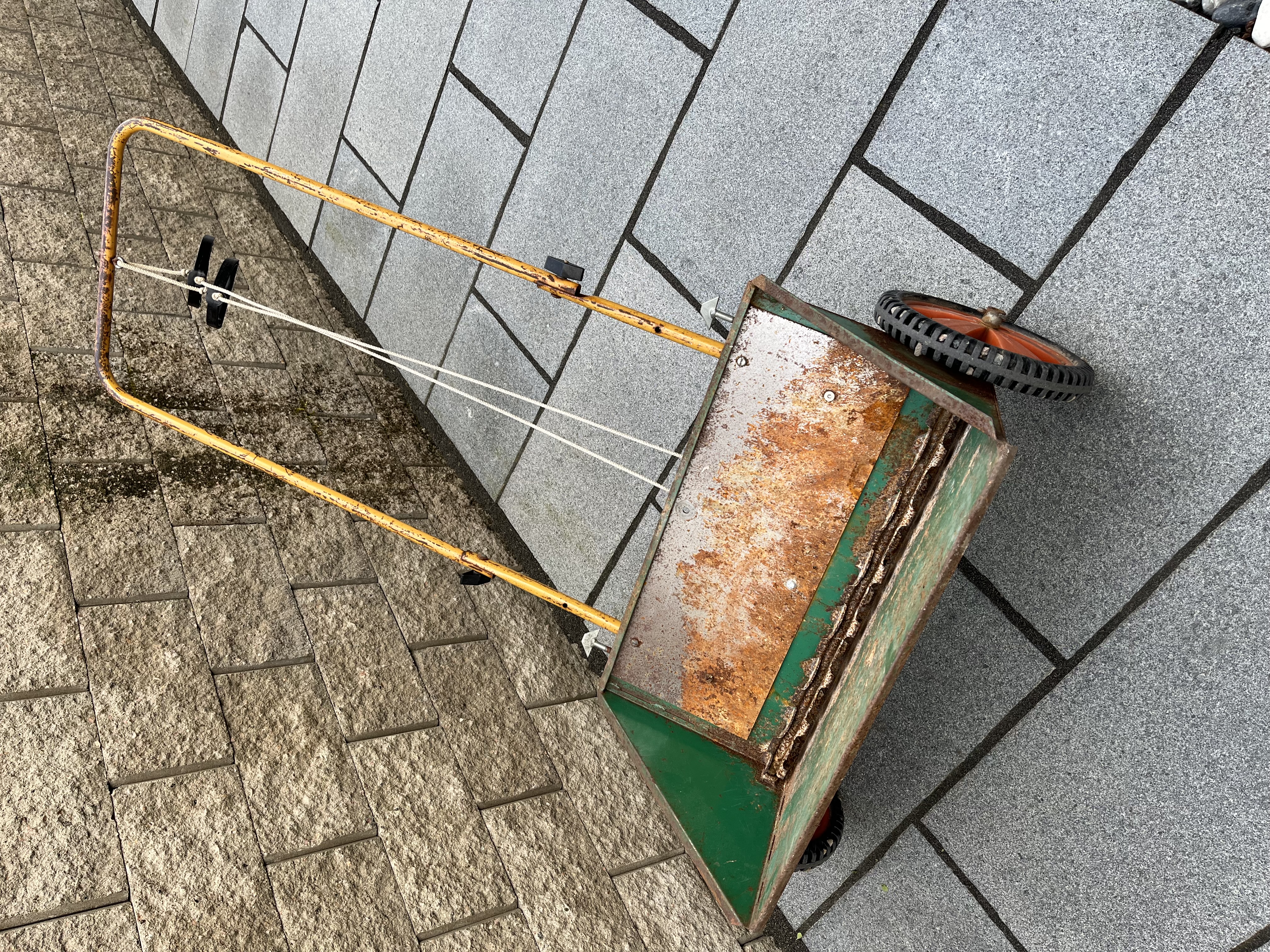 Såmaskin / gödningsspridare från hörby bruk