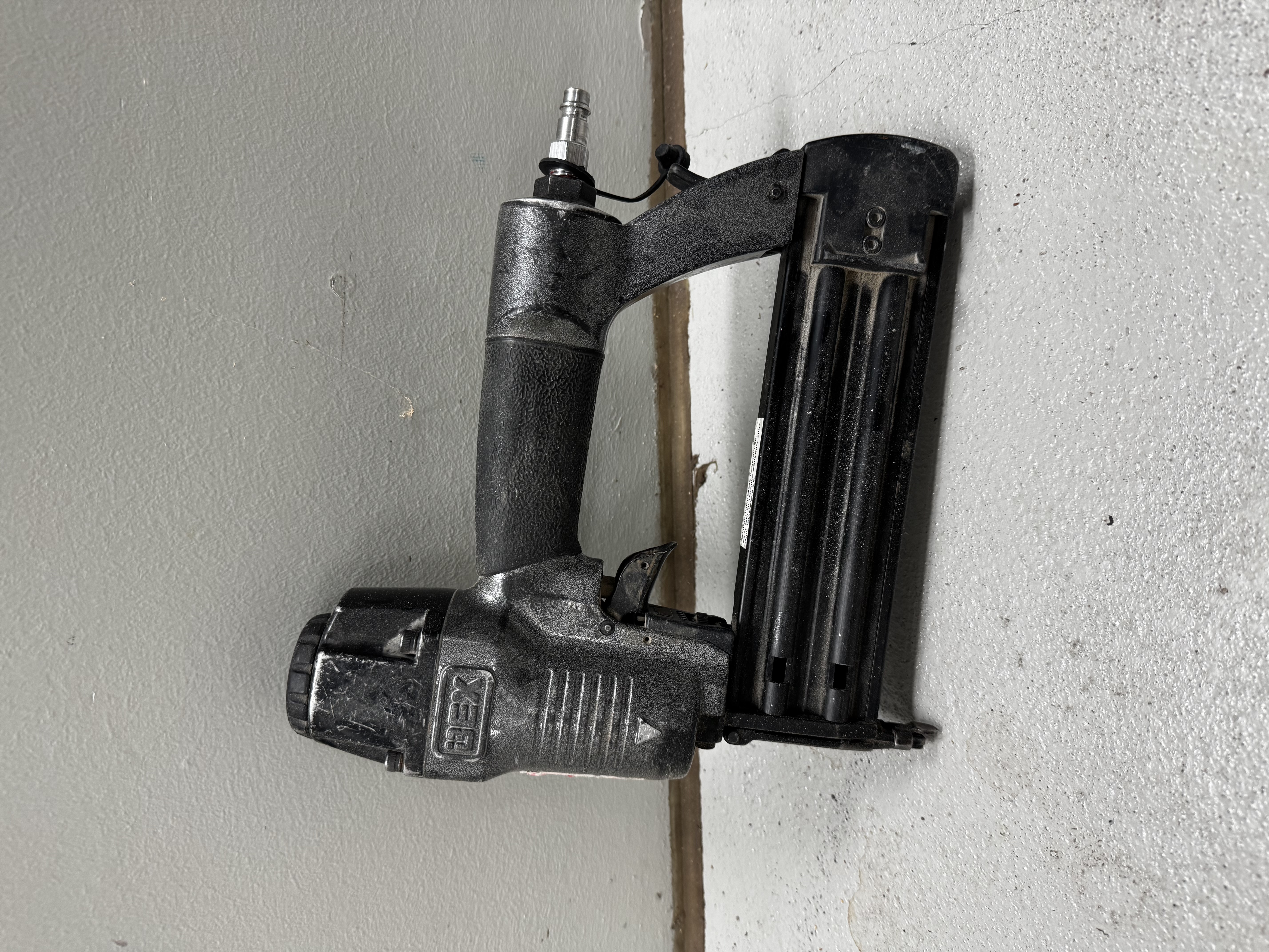 Bex b18/50-a1 paineilmaviimeistelynaulain