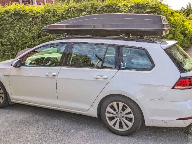 Rymlig stabil takbox