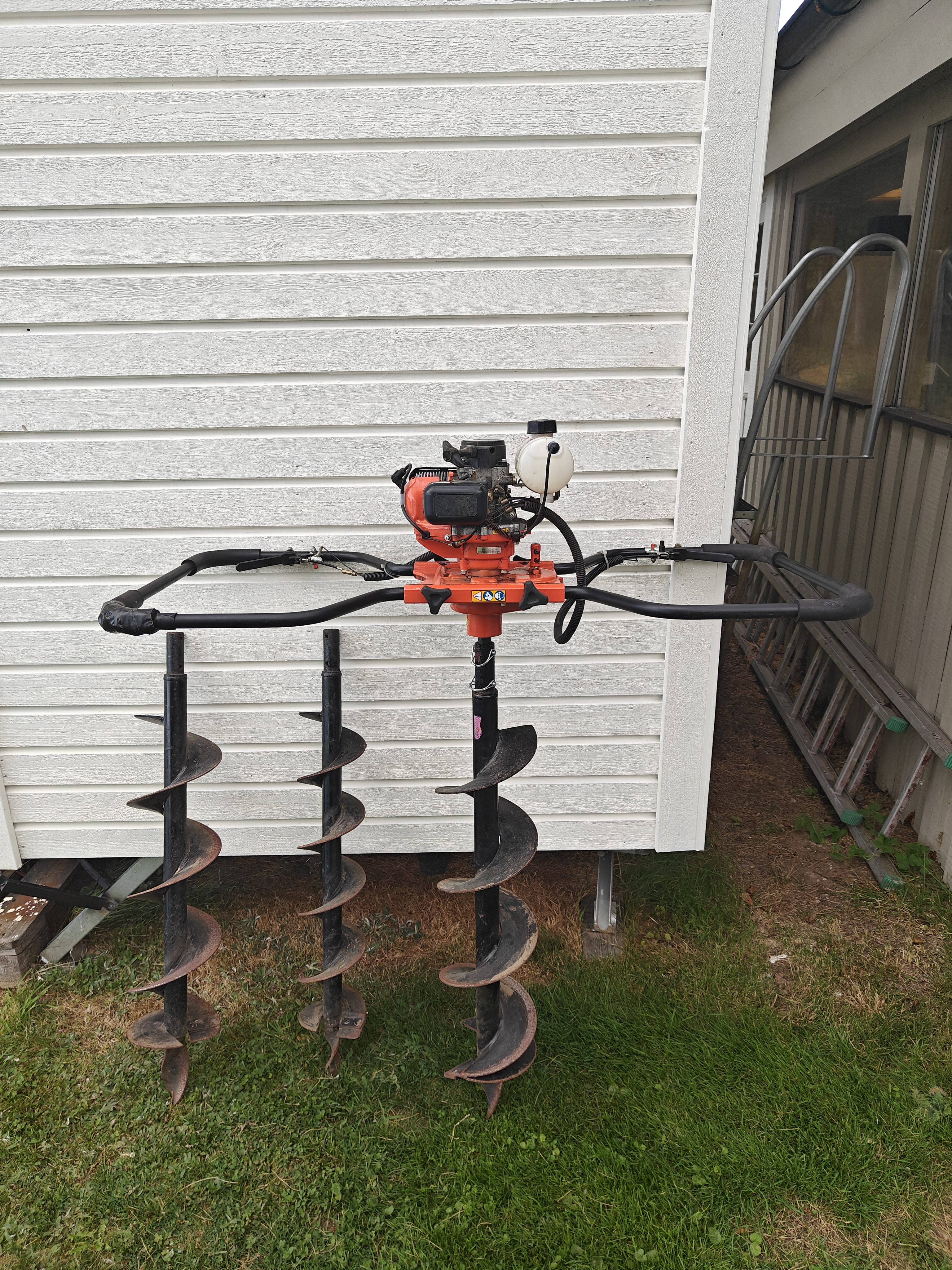 Kraftfull jordborr / stolpborr hitachi da 300e (150 mm & 200 mm borr)