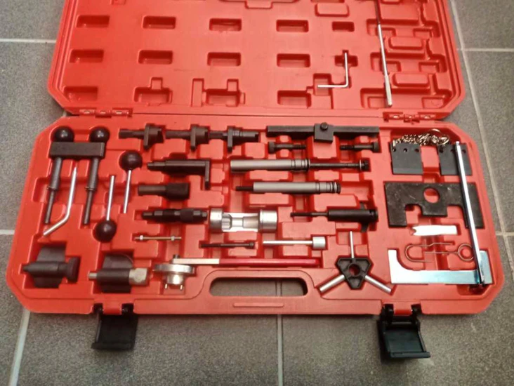 Låsning vid kamremsbyte eller kedja