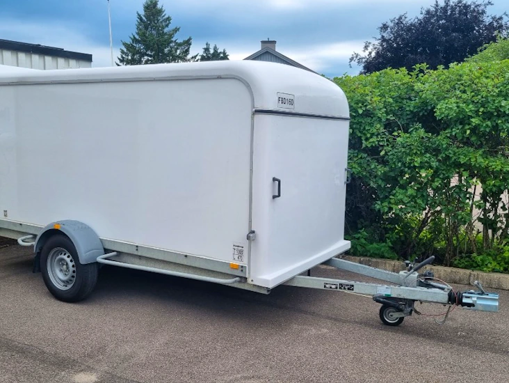 Fint skåpsläp uthyres dygnet runt