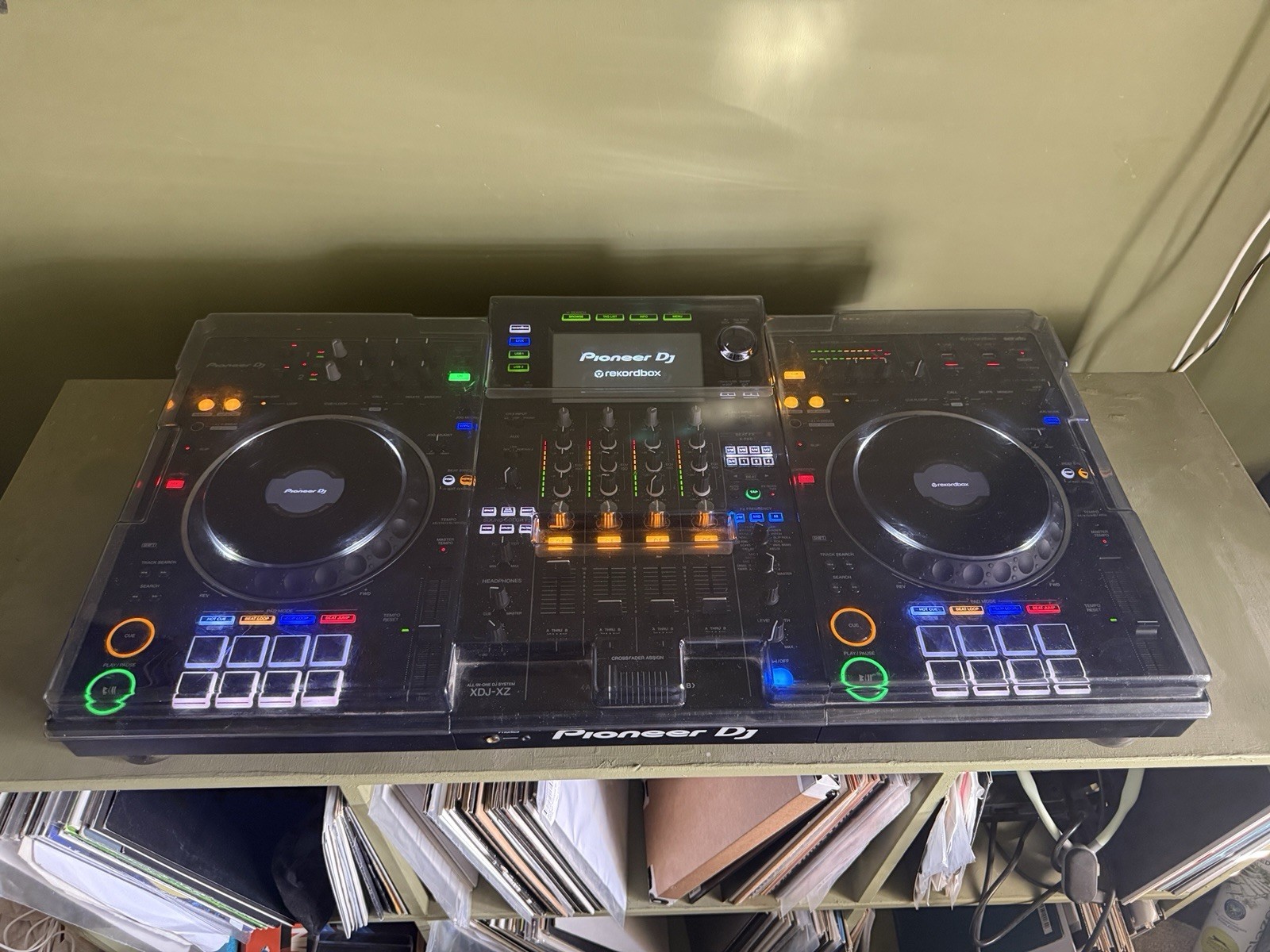 Pioneer xdj-xz + wheeled flightcase (in shoreditch)
