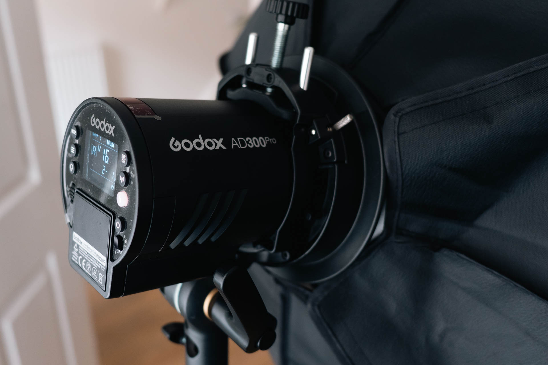 Godox ad300 pro flash lighting kit – softbox & stand – nottingham