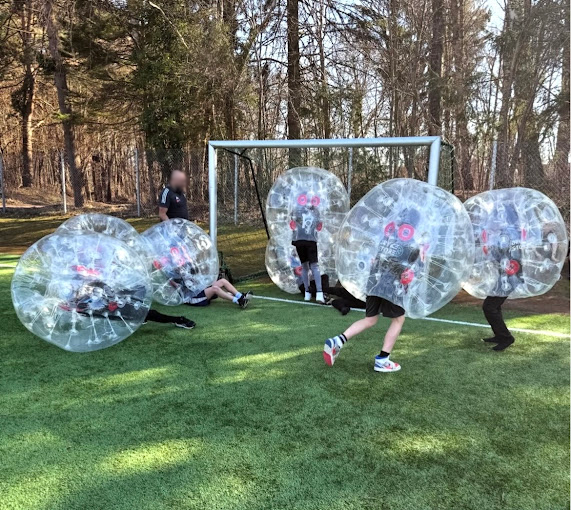 10 bumperballs för barnkalas – pump ingår (fre–sön samma pris)