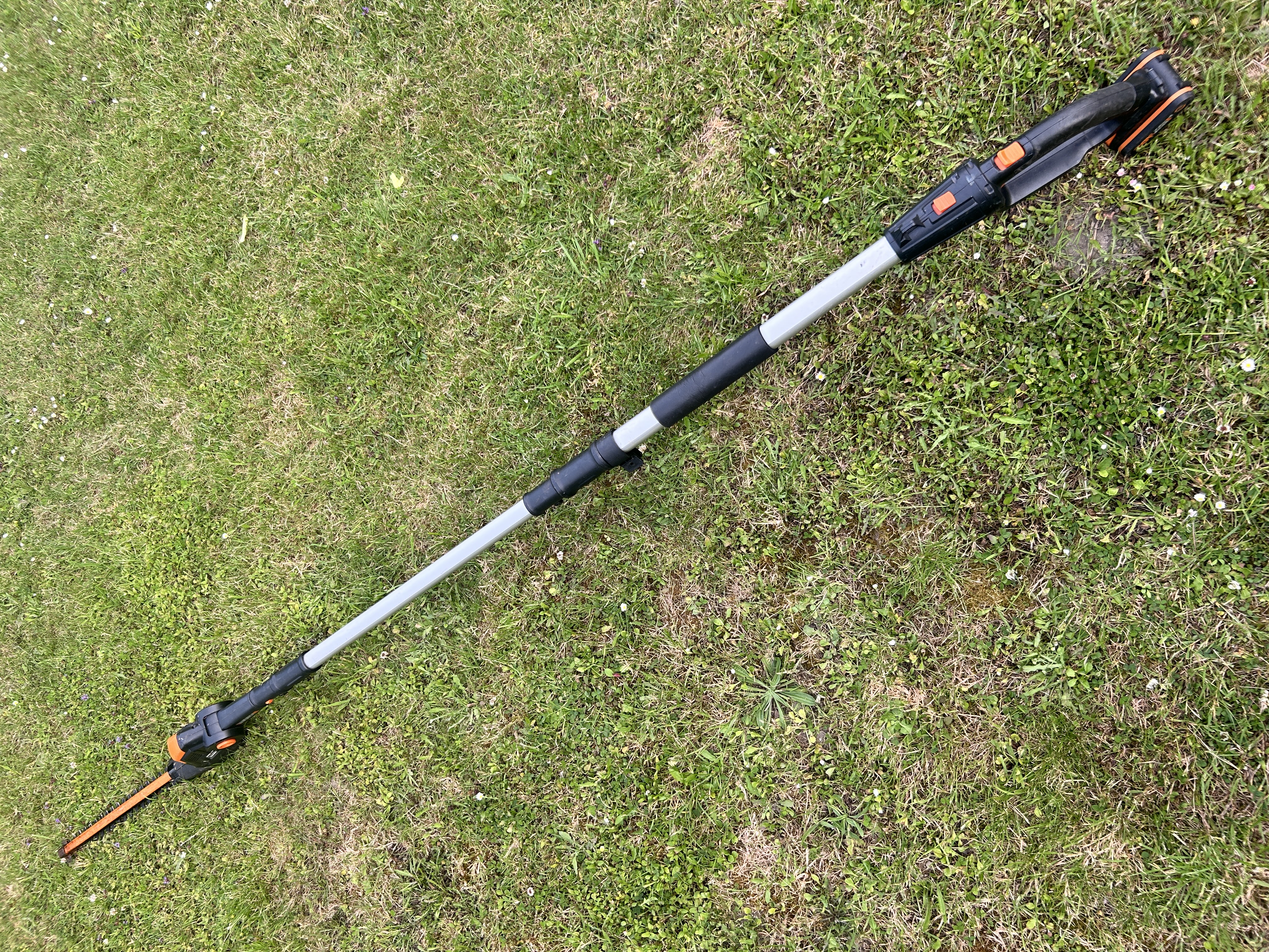 Long reach extendable hedge trimmer
