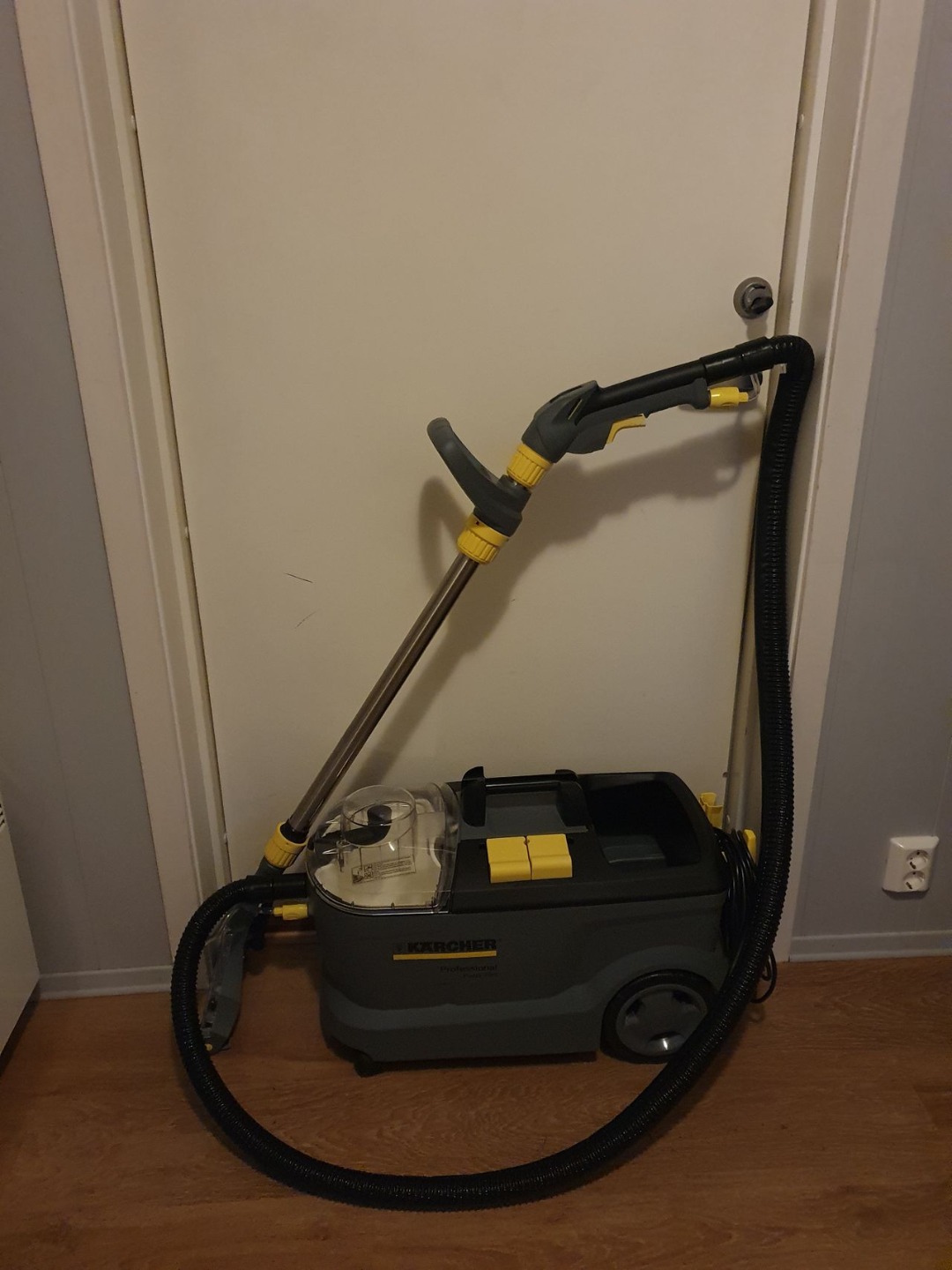 Kärcher puzzi 10/1 proff tepperenser til leie