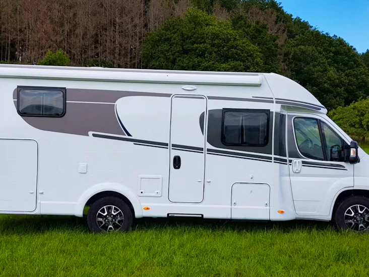 Lys og fin carado t 448 - 5 seter