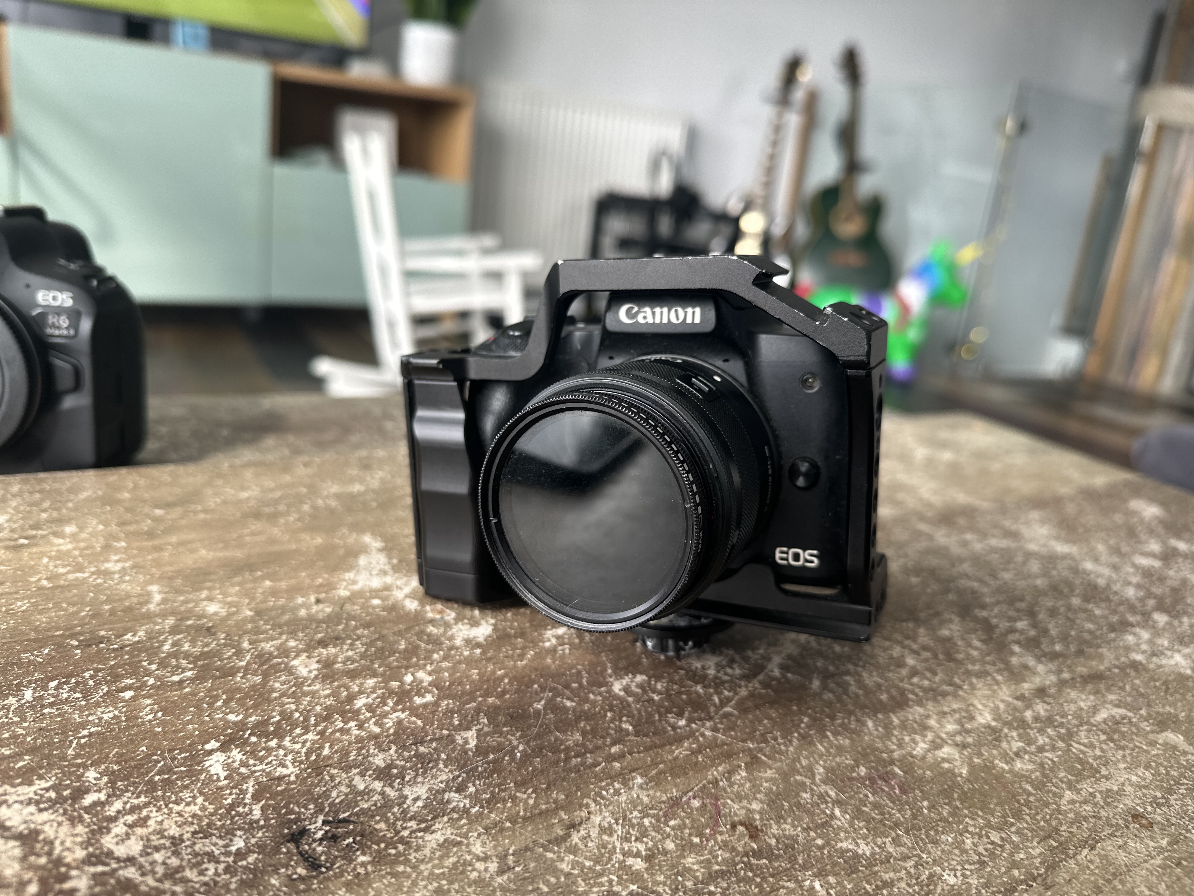 Canon m50 + 15-45mm lens + rig cage + variable nd filter