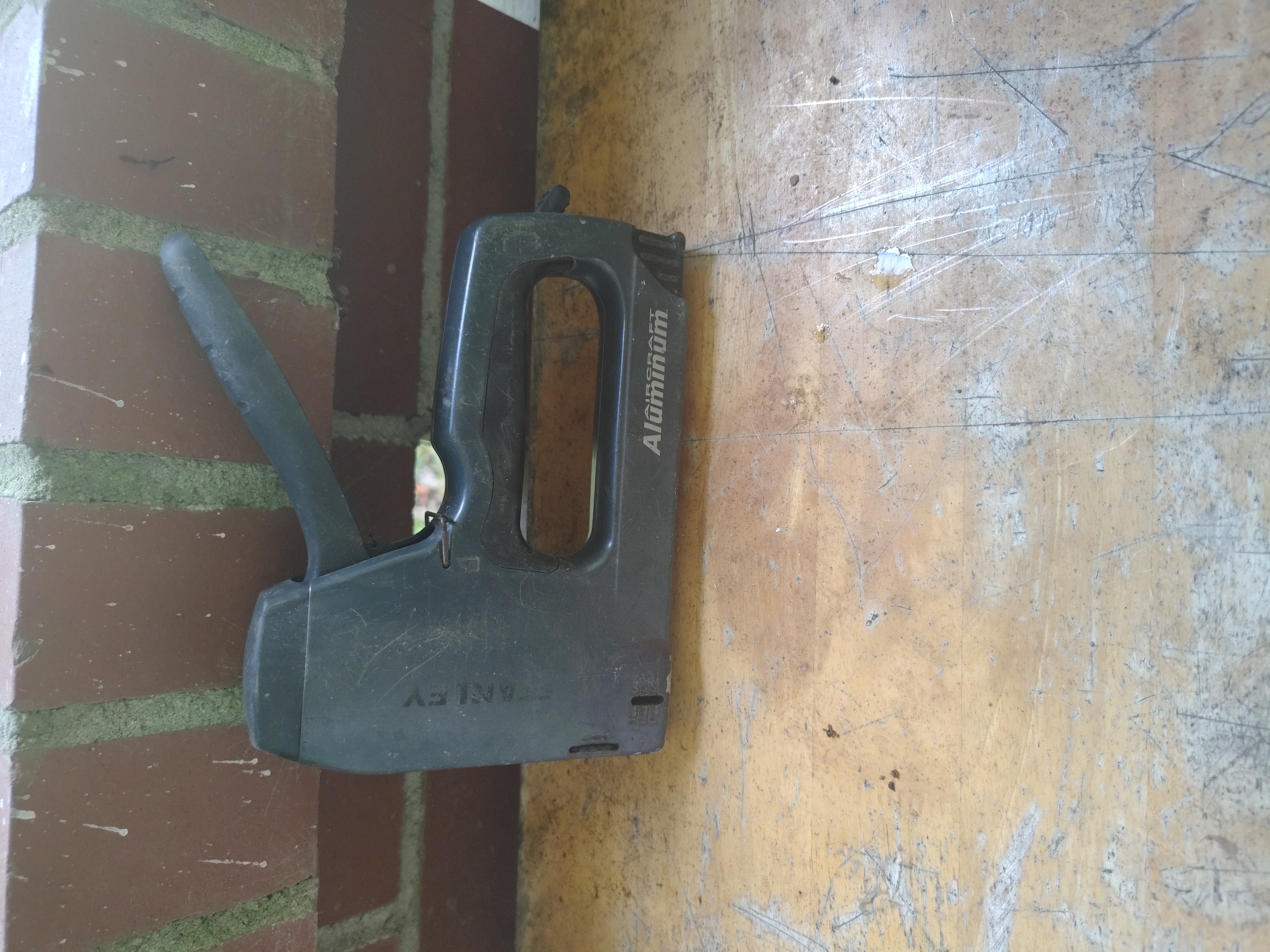 Staple gun
