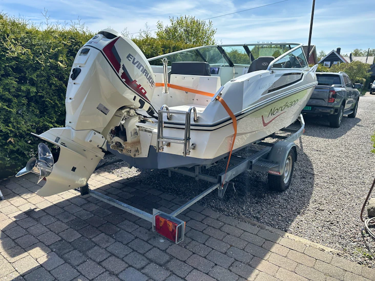 Mellomstor tredal båthenger