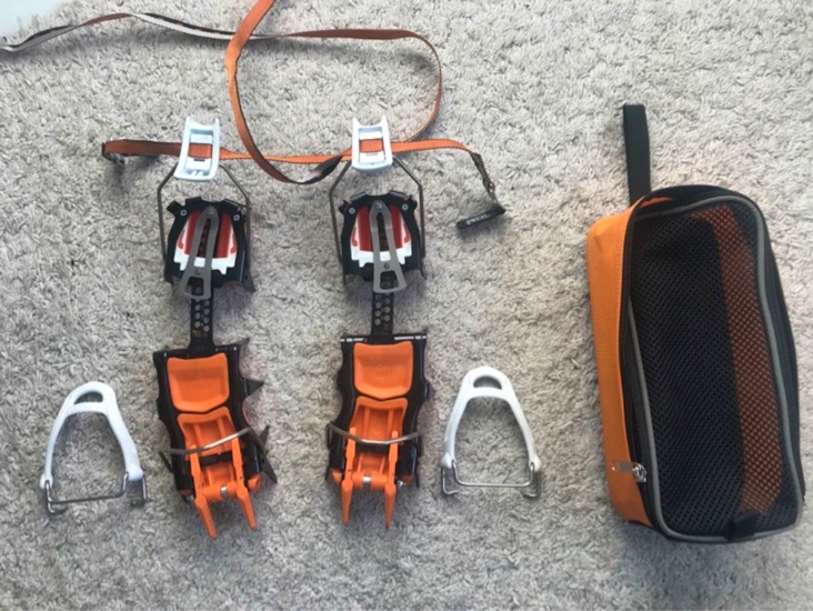 Stegjern, isøks, isskruer, tau, sele