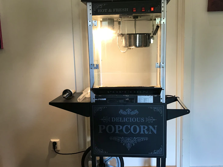 Festpaket popcornmaskin sockervaddsmaskin & chokladfontän kaffebryggare + släpvagn