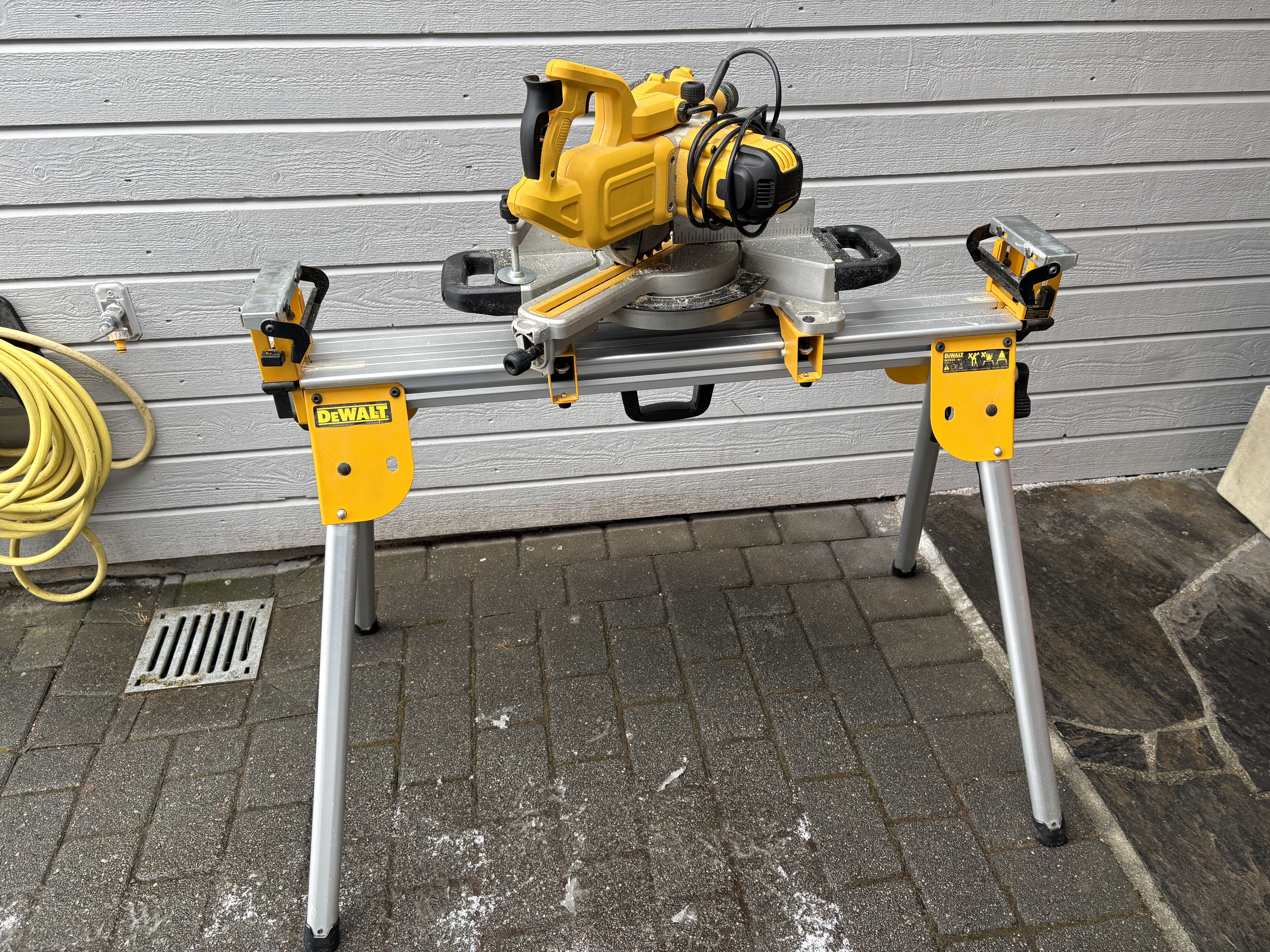 Dewalt kapp og gjærsag med stativ 