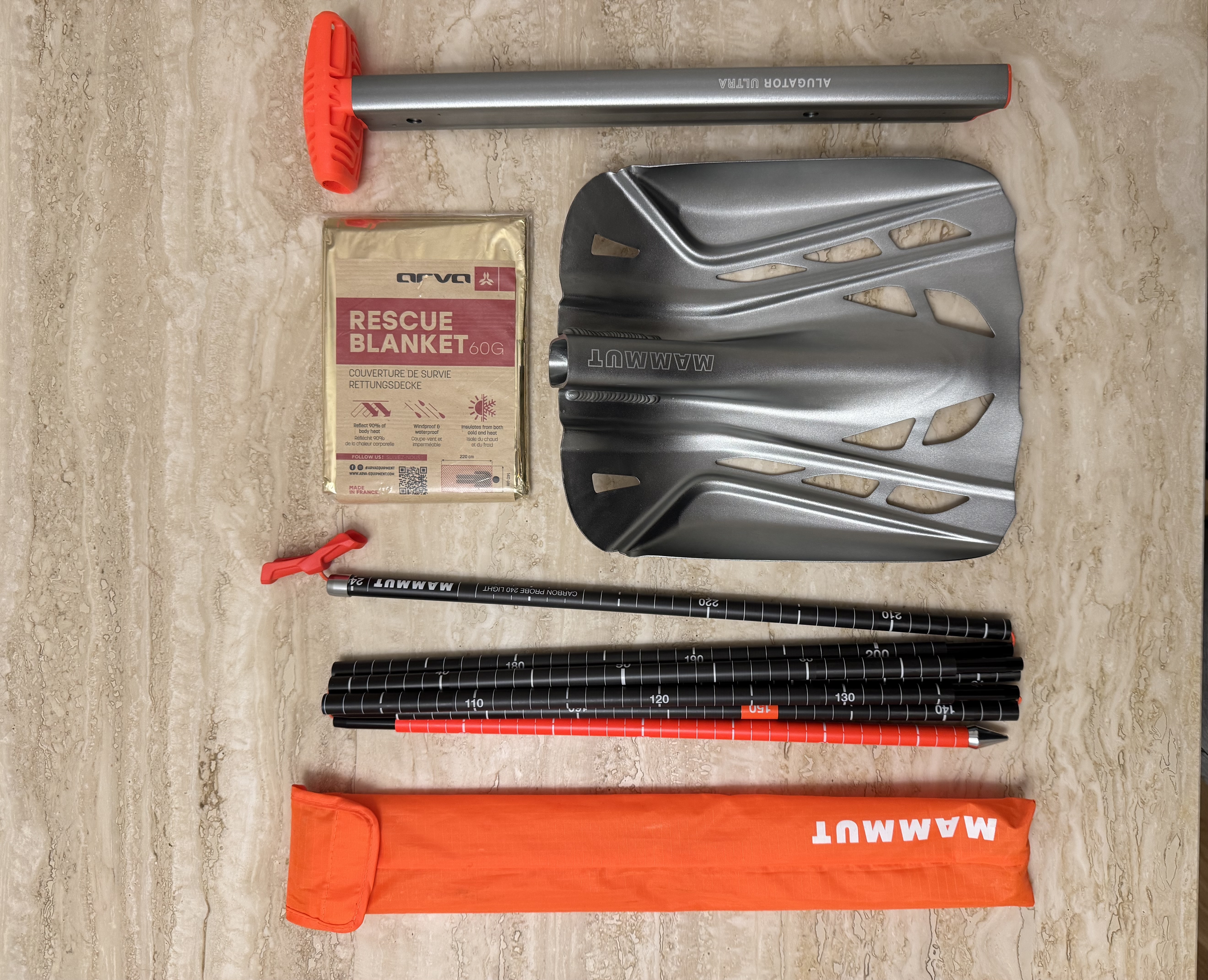 Höyhenenkevyet mammutin lapio ja sondi