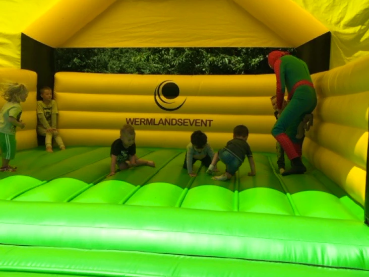 Super populär hoppborg 6x6 meter