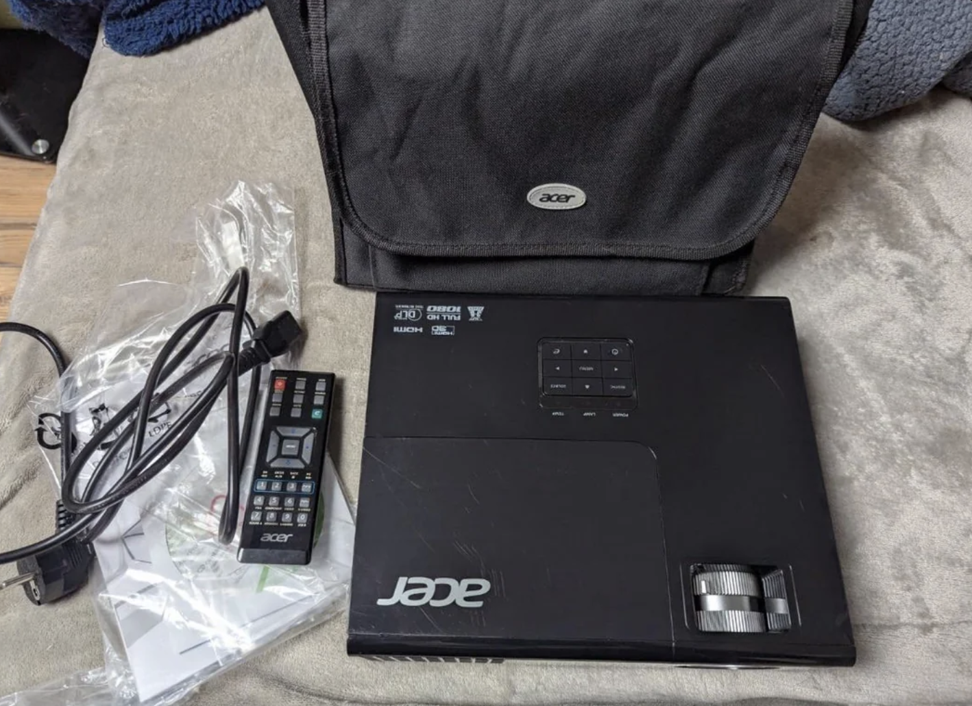 Acer p1500 dlp 16:9 full hd  projector - super bright actual high definition for screenings conferences events