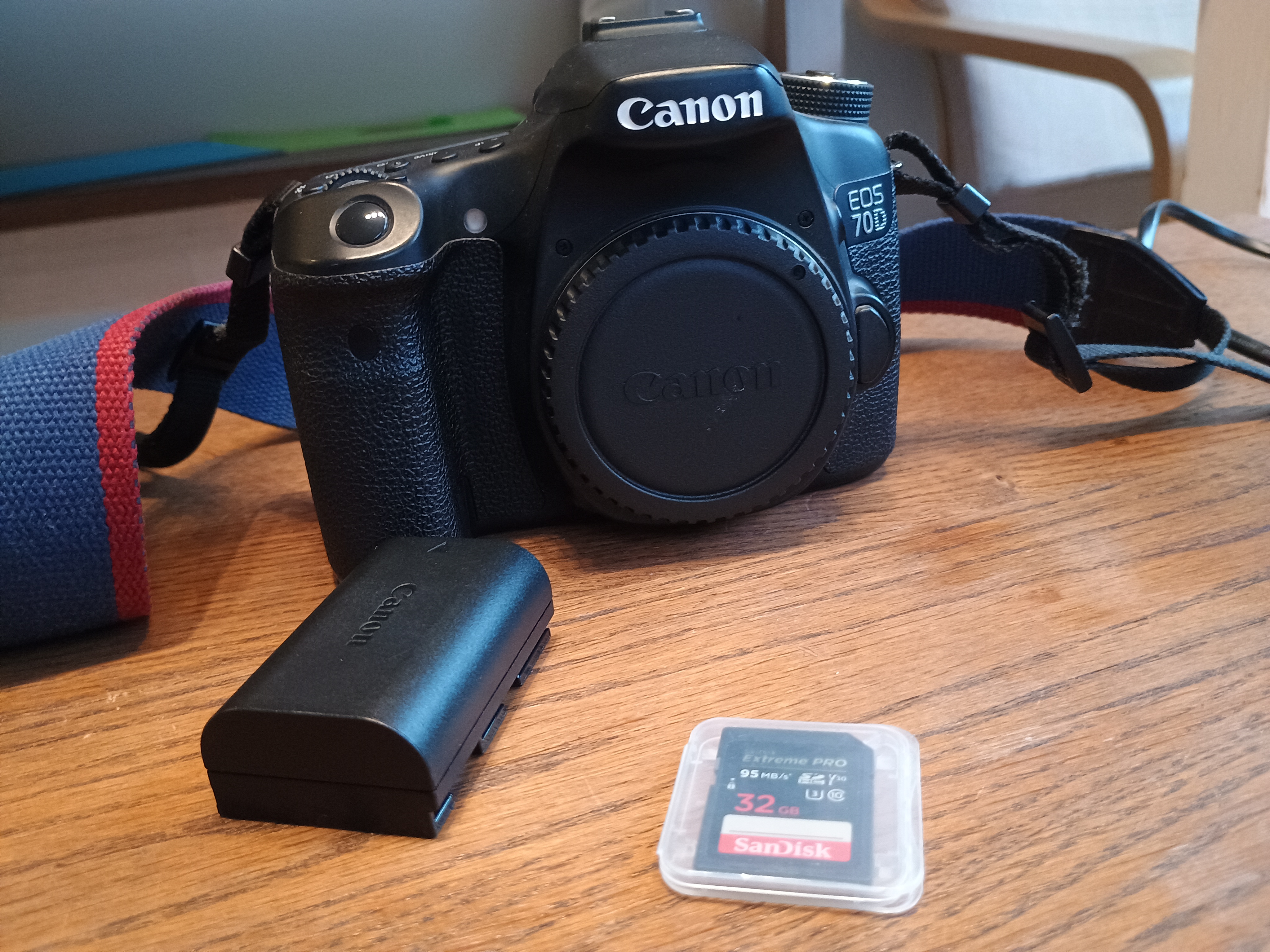 Canon eos 70d dslr camera body 