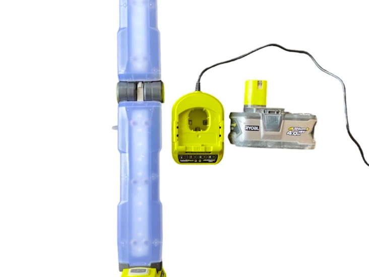 Ryobi akkutyövalo sis. laturin & akun