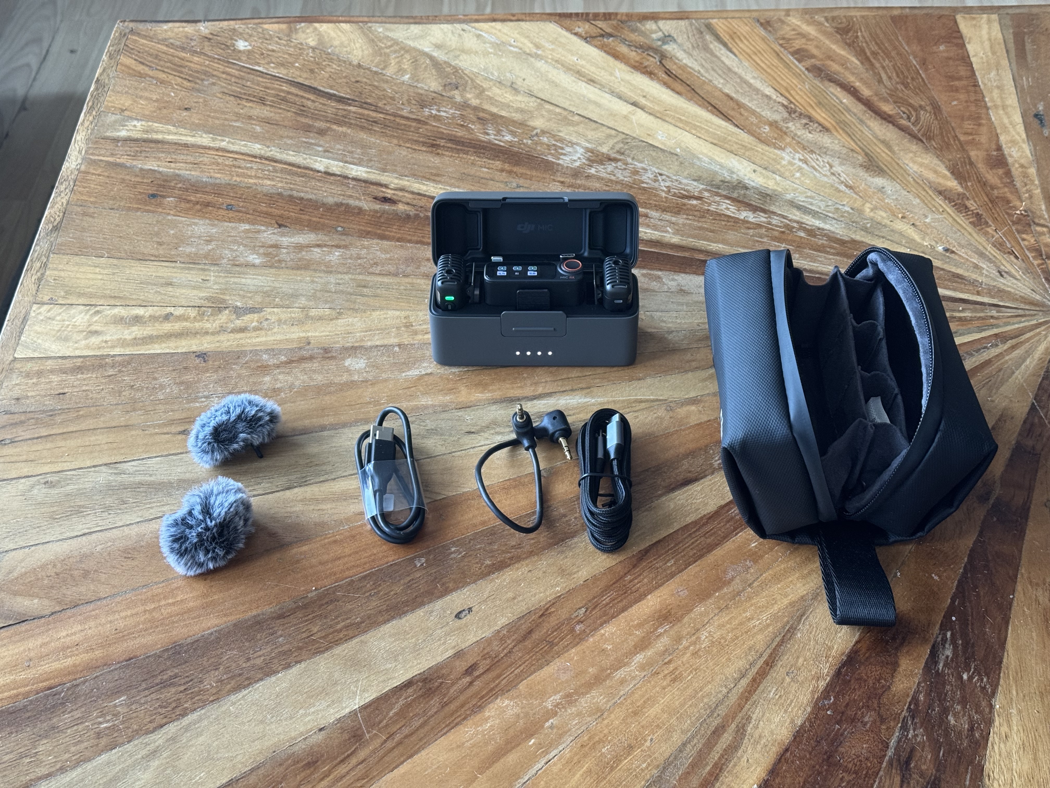 Dji mic 2 wireless microphone - dual transmitter set with charging case