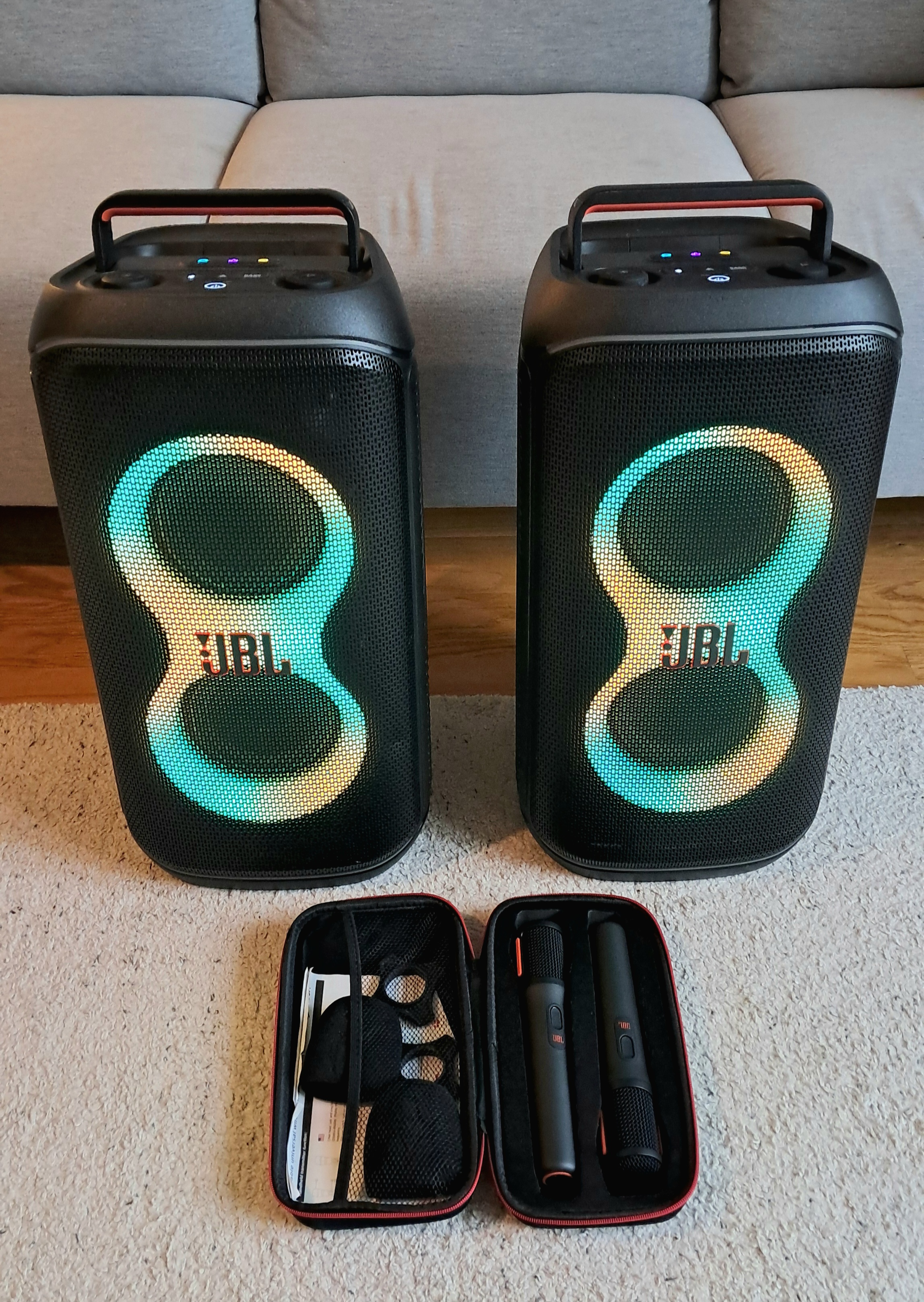 Jbl partybox120 karaoke-kaiutin ja 2 mikrofonia