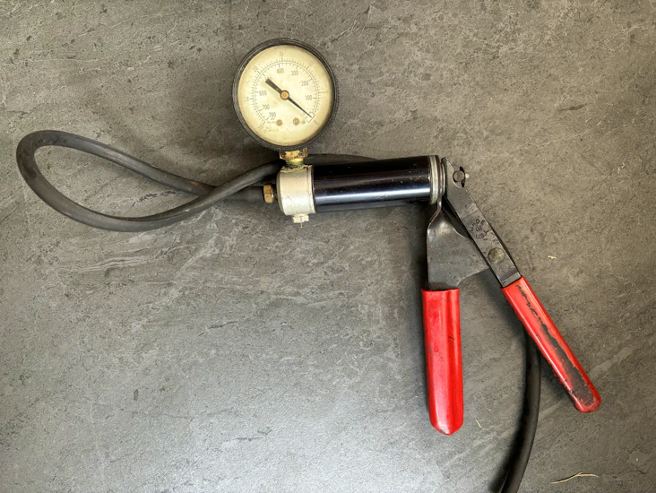 Vacuum pump & gauge