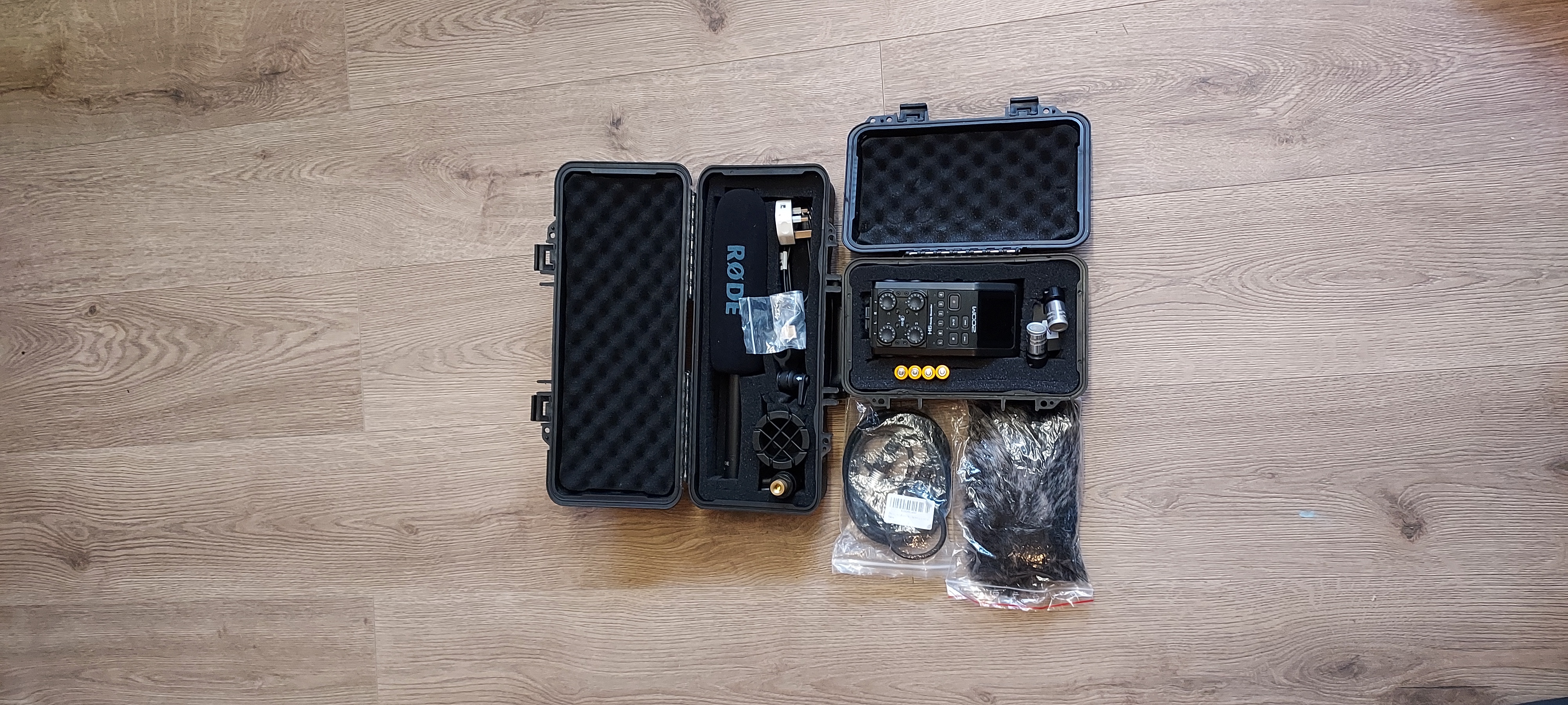 Zoom h6 audio sound recorder/rode ntg4+ boom microphone kit
