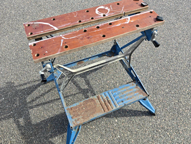 Hopfällbart arbetsbord / sågbock / arbetsbänk