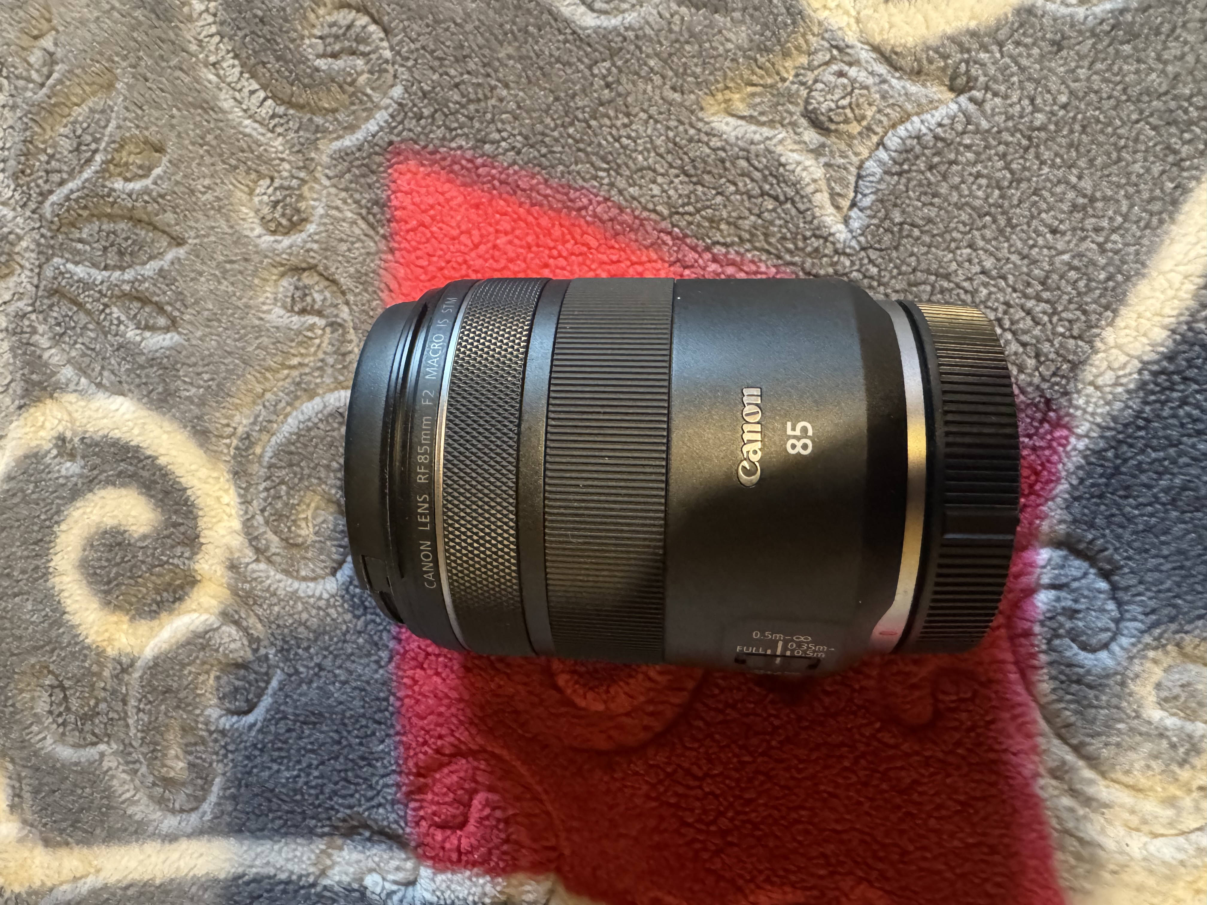 Canon rf 85mm f2 macro 
