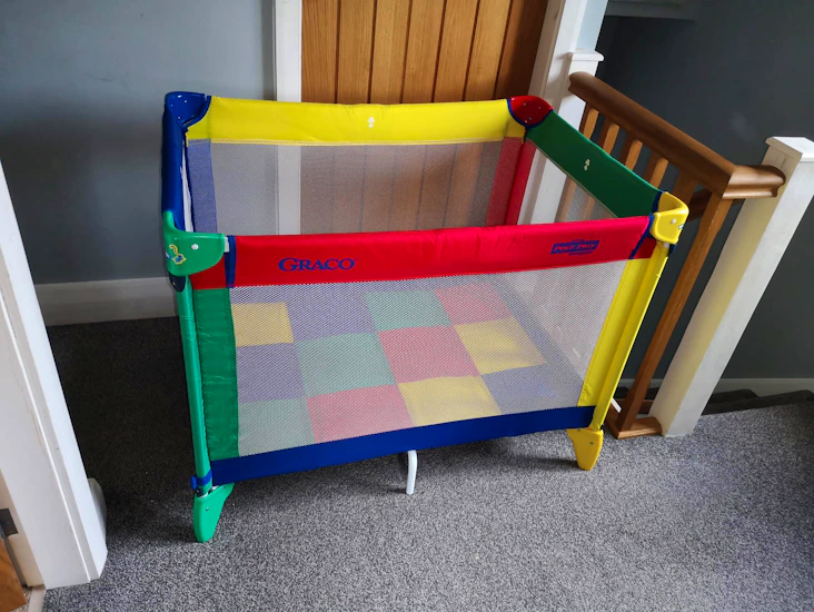 Graco pack n play compact folding travel cot / play pen, multicoloured