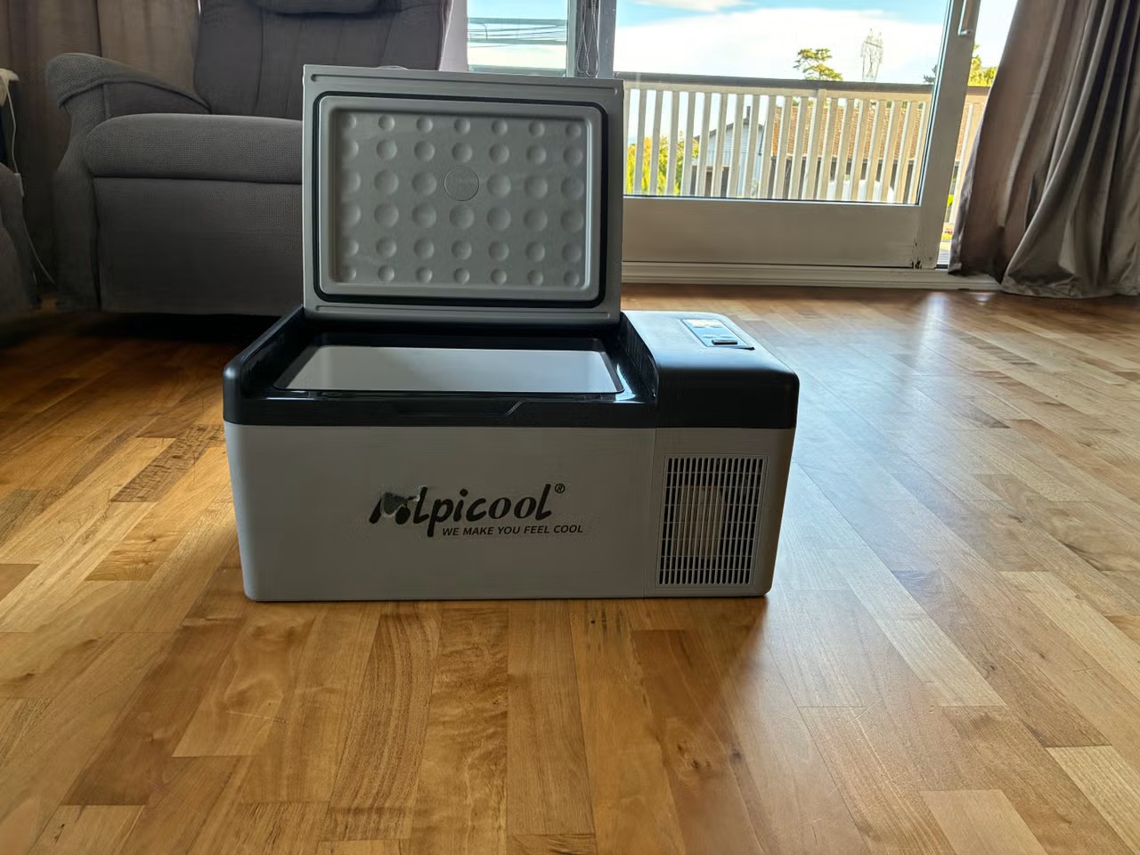 Kjøleboks med kompressor på 12 volt og 240 volt (15 liter)