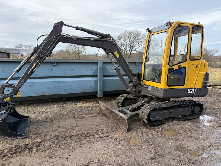 Volvo ec25 med tilt