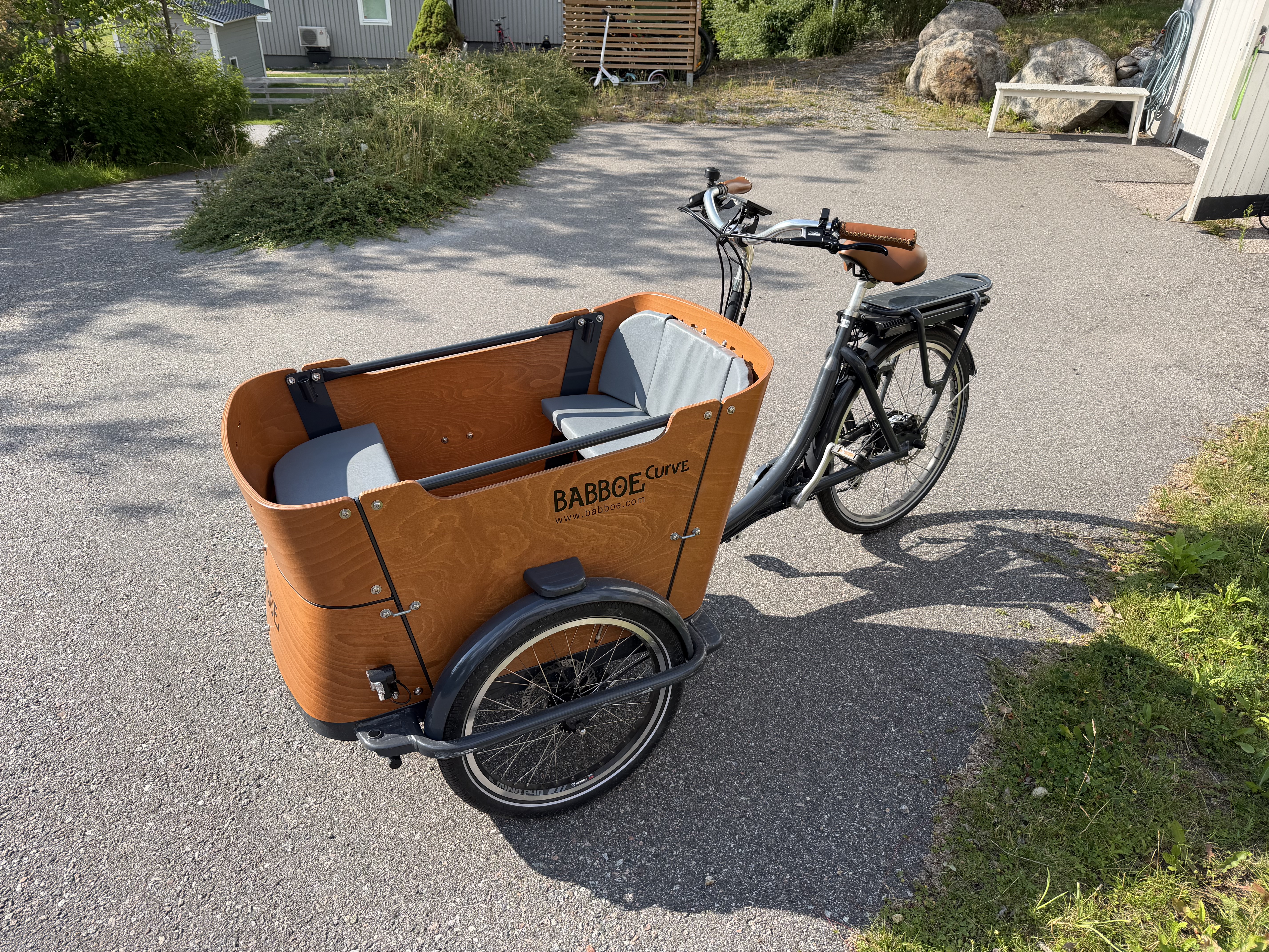 Babboe curve - el-lådcykel i nacka (plats för 4 barn)