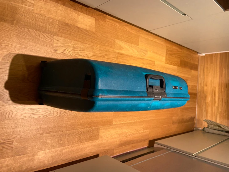 Stor resväska med koslås