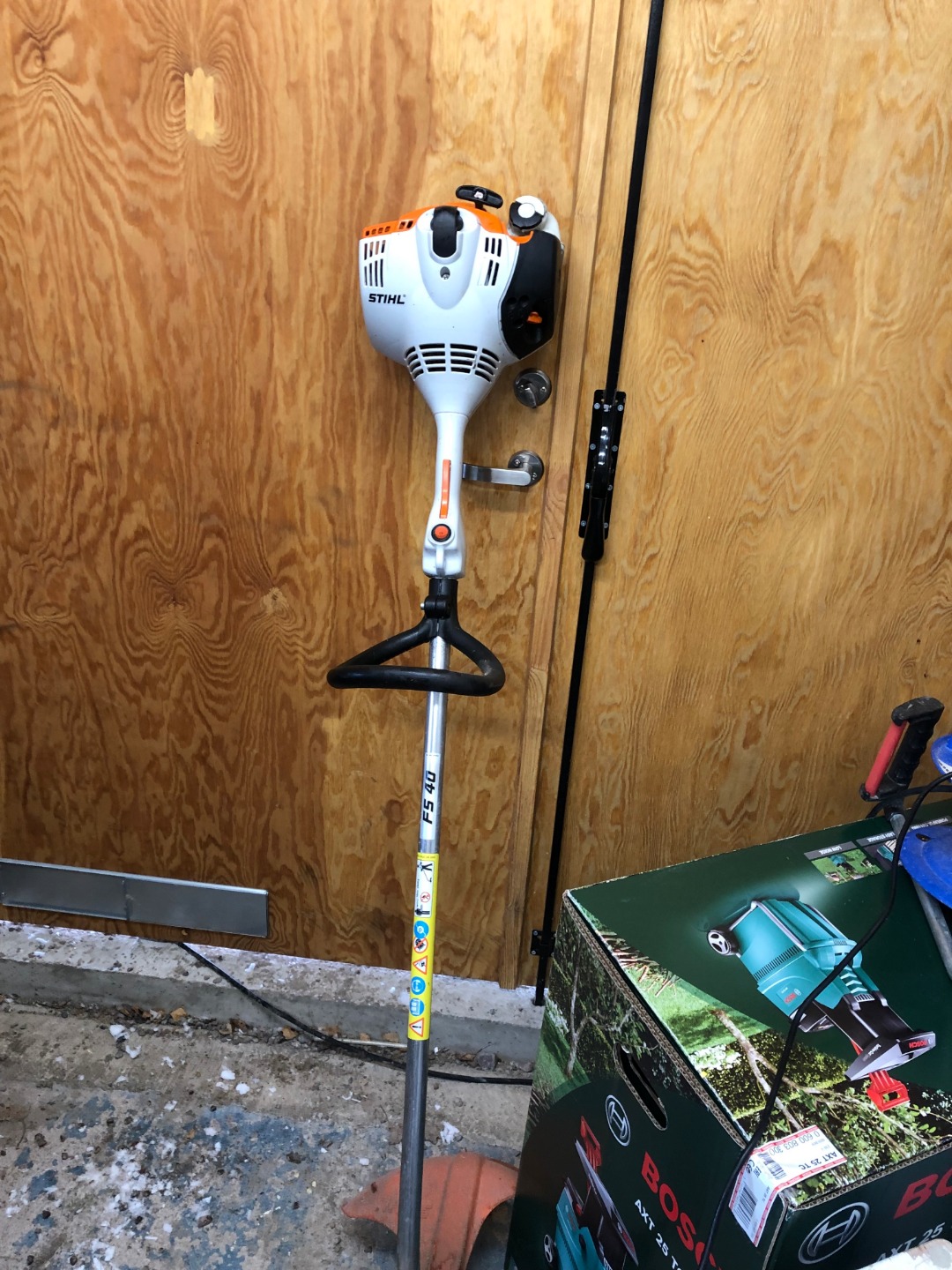 Hyr Stihl FS 40 av Fredrik Elias A i Uppsala kommun för 100 Hyr Textilvårdsmaskin för bl.a. bil soffor mattor av Fredrik
