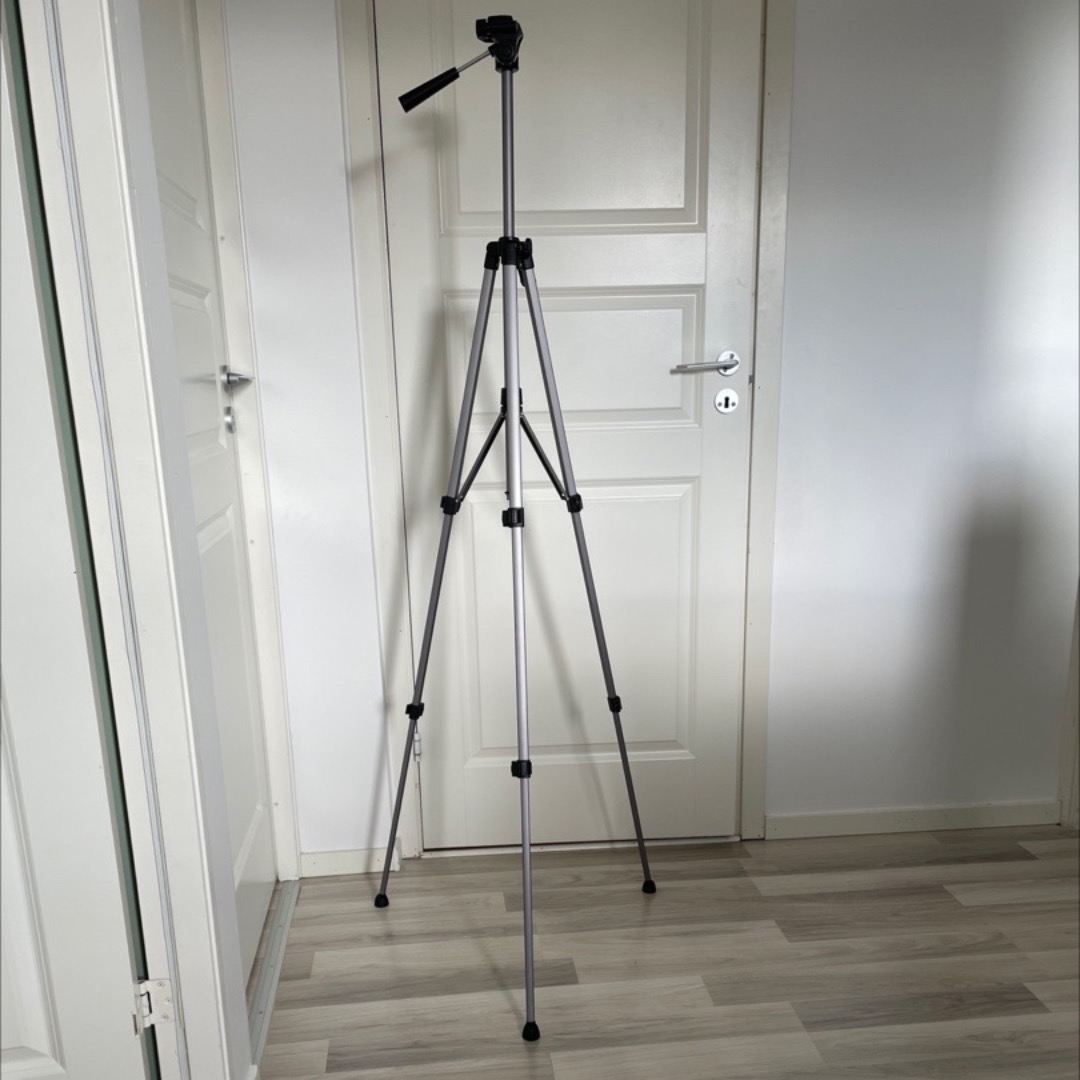 Adjustable tripod
