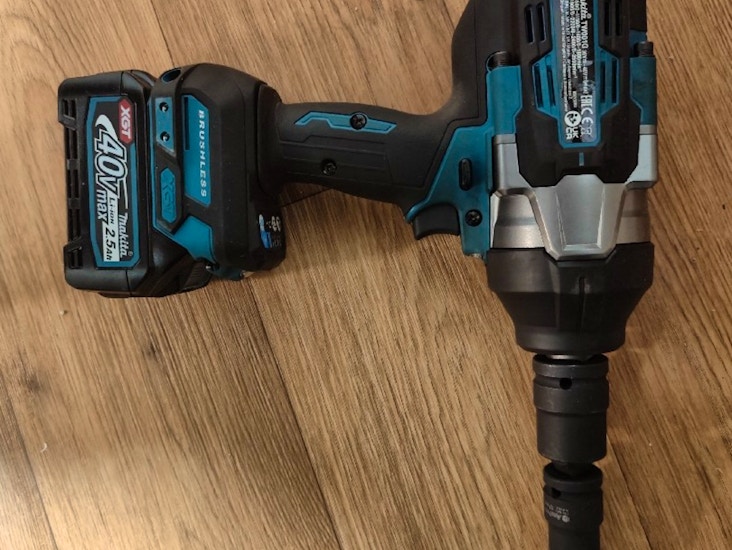 Makita iskevä mutterinväännin tw001g