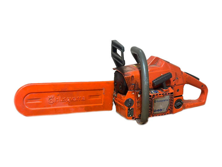 Motorsåg - stark och effektiv.