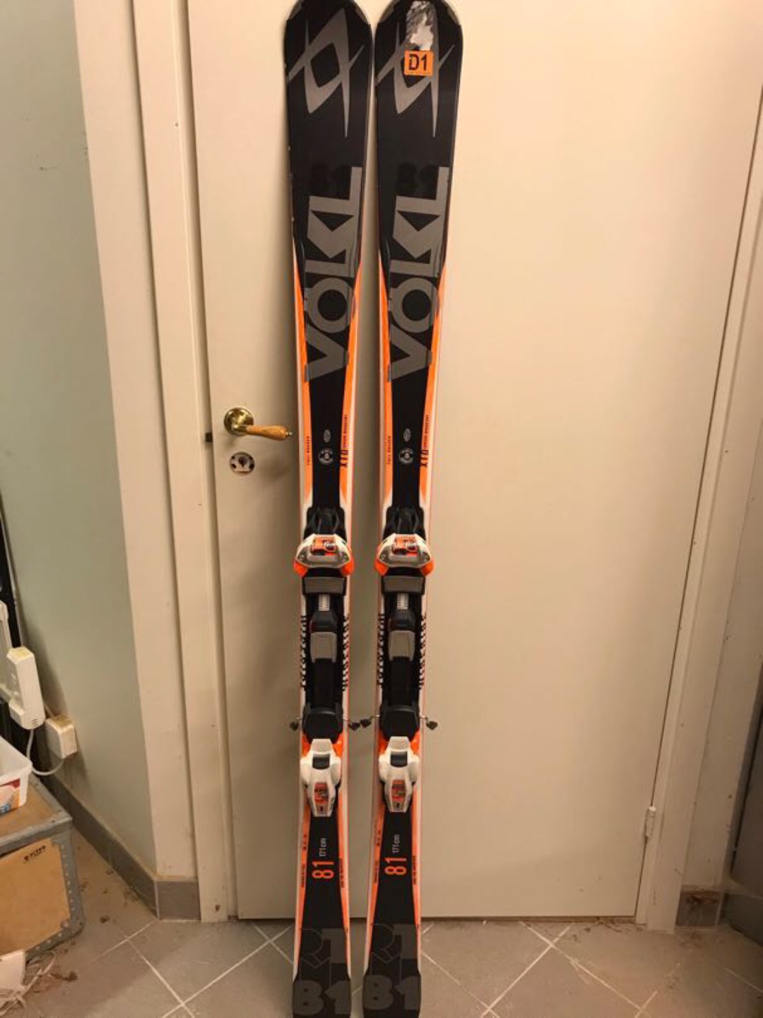 Hyr Völkl midskida Carving 173 cm av Jan Krister S i Stuvsta Gård, Huddinge  för 70 - 140 kr/dag