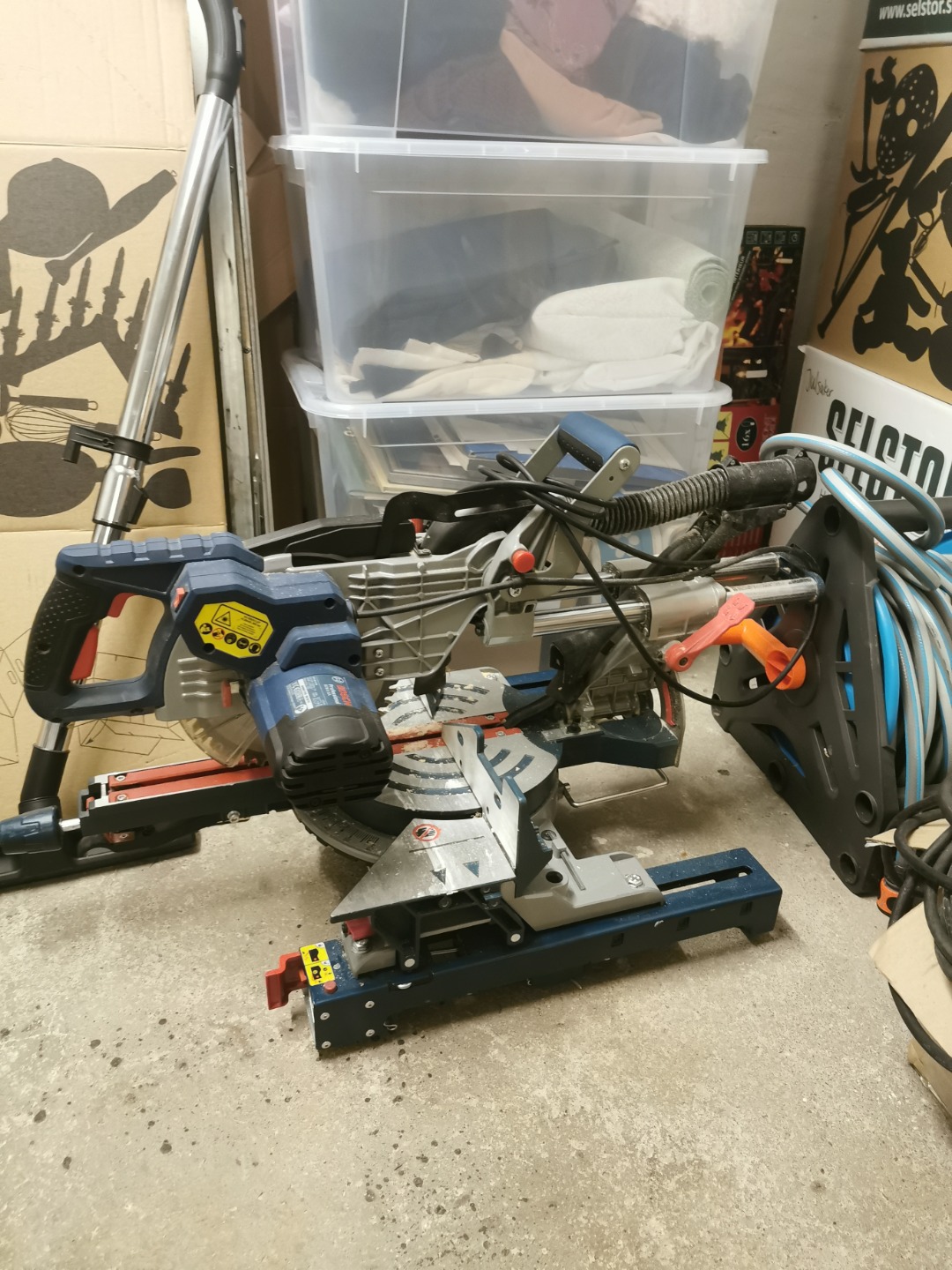 Kap-och gersåg, med stativ. 