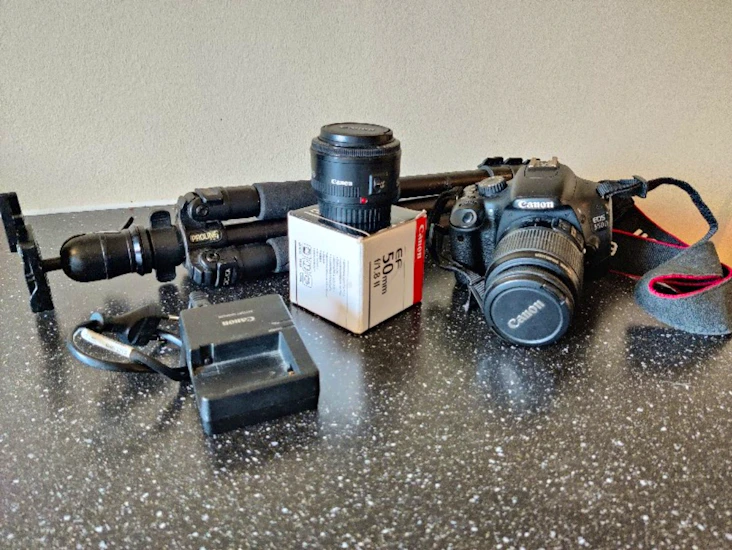 Canon 550d inkl. porträttlins och stativ