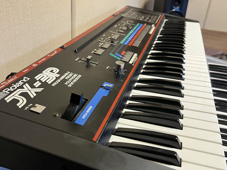 Roland jx3p analog synthesiser