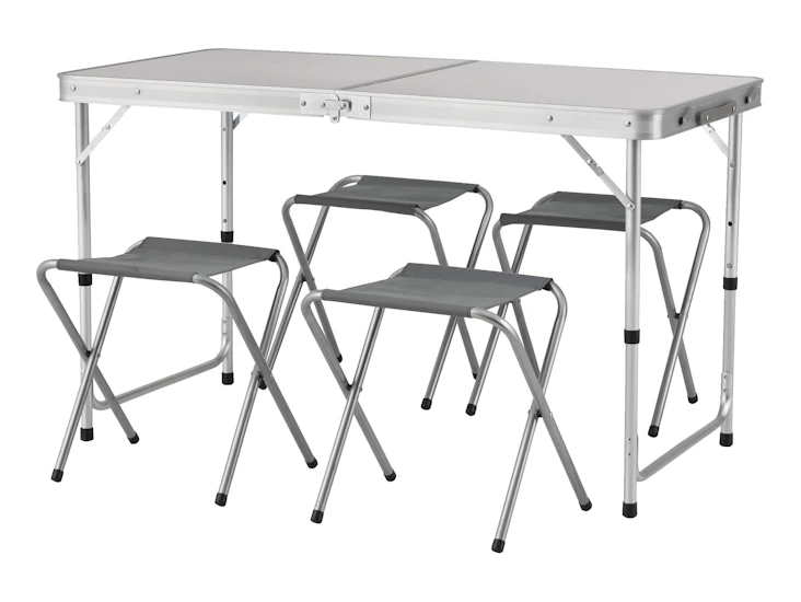Hopfällbart campingbord med fyra stolar.