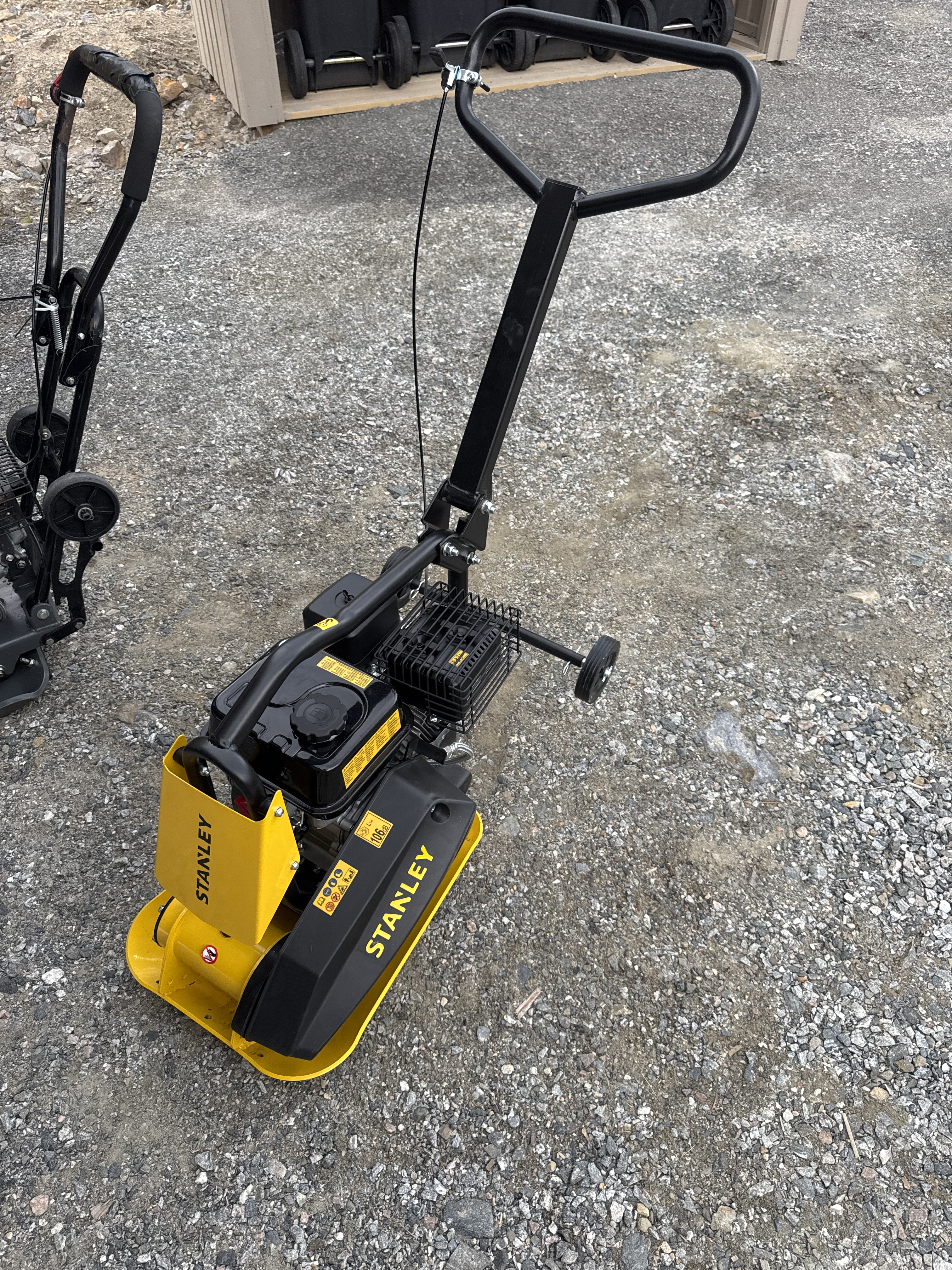 Stanley hoppetusse/vibroplate 64kg 11000n slagkraft