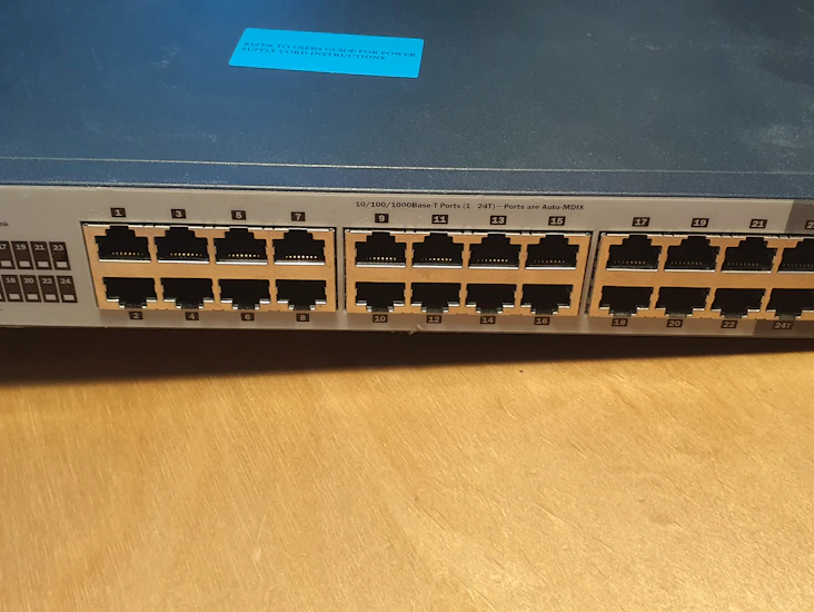 24-portars nätverksswitch