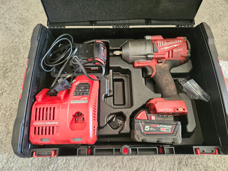 Milwaukee m18 fuel mutterdragare + hylsset (uthyrning)
