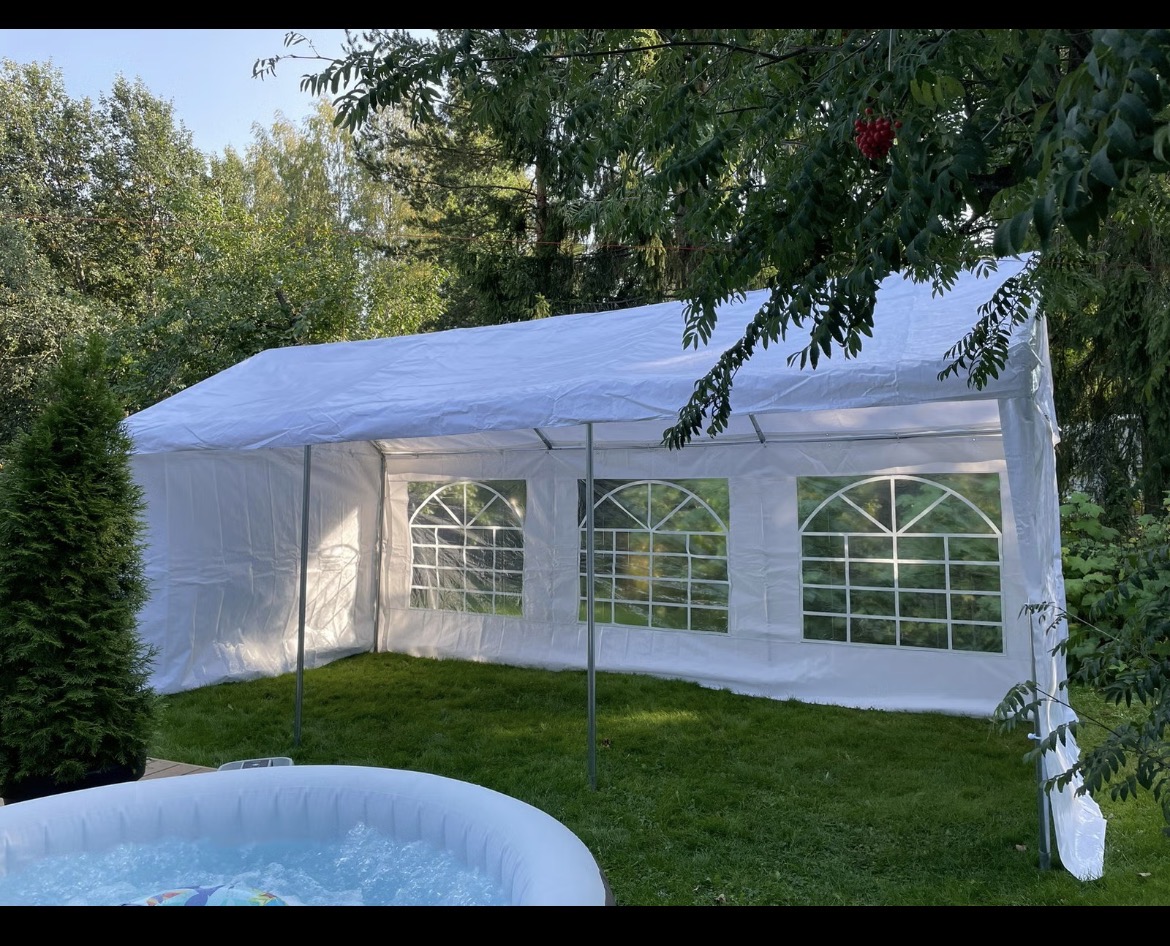 Juhlateltta 3x6m, 12 taittotuolia, 3 pitkää taittopöytää