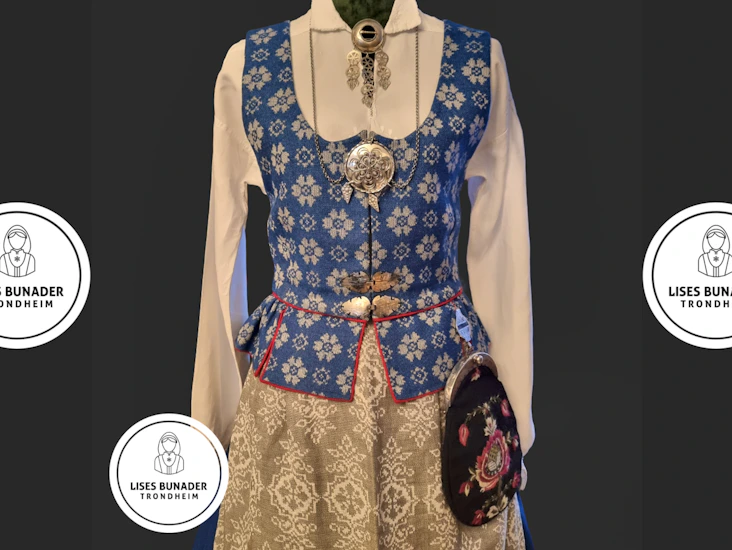 Blå trønderbunad